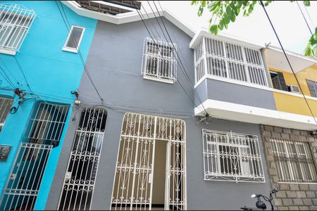Casa à venda com 100m², 4 quartos e 1 vaga Casa à venda com 100m², 4 quartos e 1 vagaFachada
