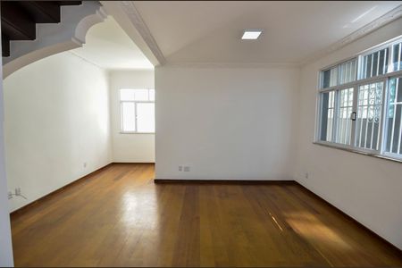 Casa à venda com 100m², 4 quartos e 1 vaga Casa à venda com 100m², 4 quartos e 1 vagaSala