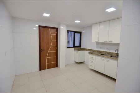 Casa à venda com 100m², 4 quartos e 1 vaga Casa à venda com 100m², 4 quartos e 1 vagaCozinha