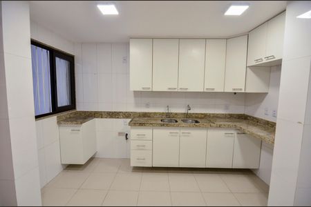 Casa à venda com 100m², 4 quartos e 1 vaga Casa à venda com 100m², 4 quartos e 1 vagaCozinha