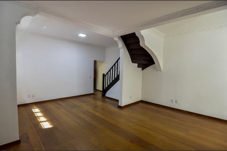 Casa à venda com 100m², 4 quartos e 1 vaga Casa à venda com 100m², 4 quartos e 1 vagaSala