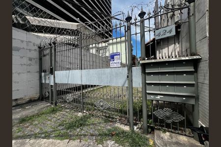 Casa à venda com 100m², 4 quartos e 1 vaga Casa à venda com 100m², 4 quartos e 1 vagaFachada