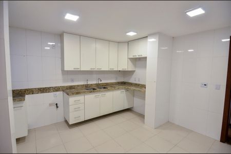 Casa à venda com 100m², 4 quartos e 1 vaga Casa à venda com 100m², 4 quartos e 1 vagaCozinha