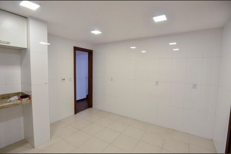 Casa à venda com 100m², 4 quartos e 1 vaga Casa à venda com 100m², 4 quartos e 1 vagaCozinha