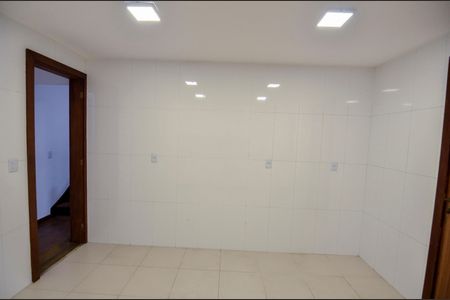 Casa à venda com 100m², 4 quartos e 1 vaga Casa à venda com 100m², 4 quartos e 1 vagaCozinha