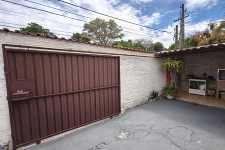 Casa à venda com 235m², 2 quartos e 3 vagasQuintal - Garagem