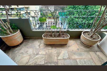 Apartamento à venda com 297m², 3 quartos e 4 vagas Apartamento à venda com 297m², 3 quartos e 4 vagasVaranda