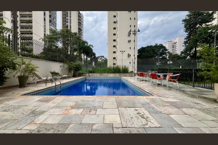 Apartamento à venda com 297m², 3 quartos e 4 vagas Apartamento à venda com 297m², 3 quartos e 4 vagasPiscina