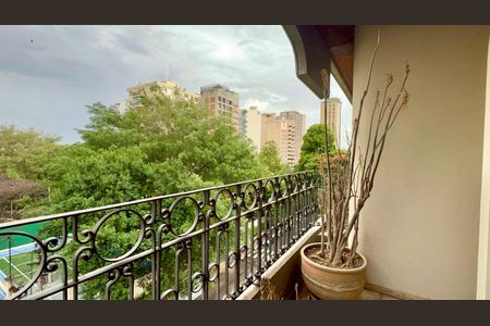 Apartamento à venda com 297m², 3 quartos e 4 vagas Apartamento à venda com 297m², 3 quartos e 4 vagasVaranda