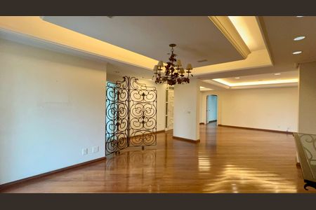 Apartamento à venda com 297m², 3 quartos e 4 vagas Apartamento à venda com 297m², 3 quartos e 4 vagasSala de Jantar
