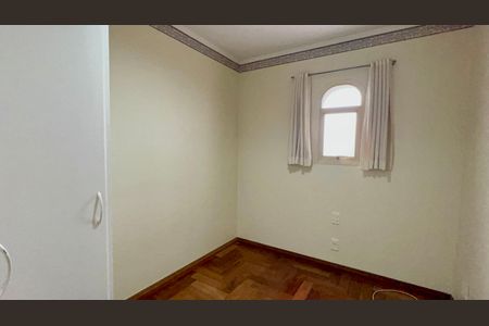 Apartamento à venda com 297m², 3 quartos e 4 vagas Apartamento à venda com 297m², 3 quartos e 4 vagasQuarto de Serviço