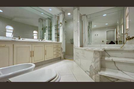 Apartamento à venda com 297m², 3 quartos e 4 vagas Apartamento à venda com 297m², 3 quartos e 4 vagasBanheiro da Suíte 1