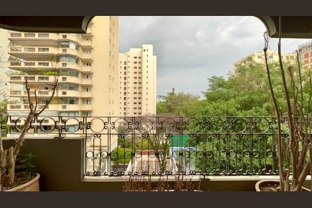 Apartamento à venda com 297m², 3 quartos e 4 vagas Apartamento à venda com 297m², 3 quartos e 4 vagasVaranda