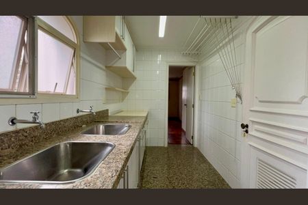 Apartamento à venda com 297m², 3 quartos e 4 vagas Apartamento à venda com 297m², 3 quartos e 4 vagasÁrea de Serviço