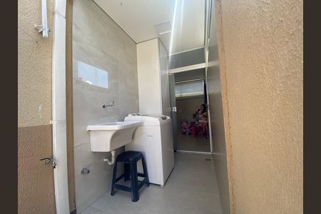 Casa à venda com 3 quartos, 130m² em Cabral, Contagem