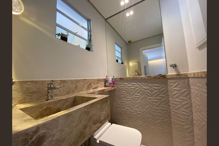 Casa à venda com 3 quartos, 130m² em Cabral, Contagem