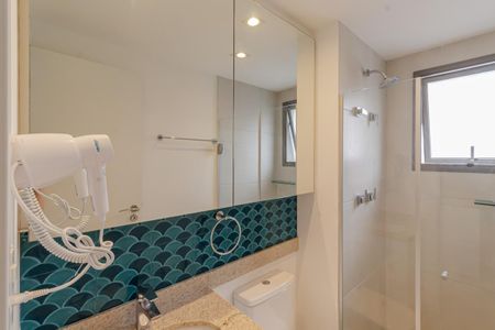 Banheiro de kitnet/studio para alugar com 1 quarto, 25m² em Indianópolis, São Paulo