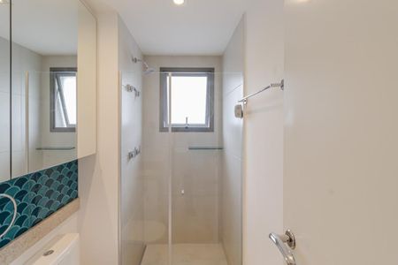 Banheiro de kitnet/studio para alugar com 1 quarto, 25m² em Indianópolis, São Paulo