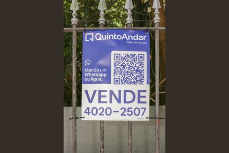Casa à venda com 345m², 3 quartos e 1 vaga Casa à venda com 345m², 3 quartos e 1 vagaFachada