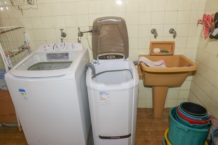 Casa à venda com 345m², 3 quartos e 1 vaga Casa à venda com 345m², 3 quartos e 1 vagaÁrea de Serviço 2
