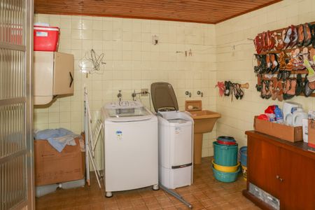 Casa à venda com 345m², 3 quartos e 1 vaga Casa à venda com 345m², 3 quartos e 1 vagaÁrea de Serviço 2