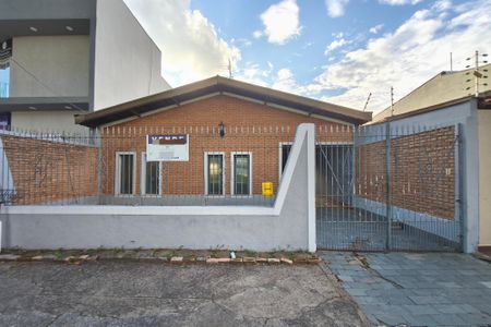 Casa à venda com 159m², 3 quartos e 2 vagas Casa à venda com 159m², 3 quartos e 2 vagasFachada