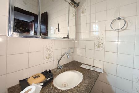 Casa à venda com 159m², 3 quartos e 2 vagas Casa à venda com 159m², 3 quartos e 2 vagasBanheiro Social