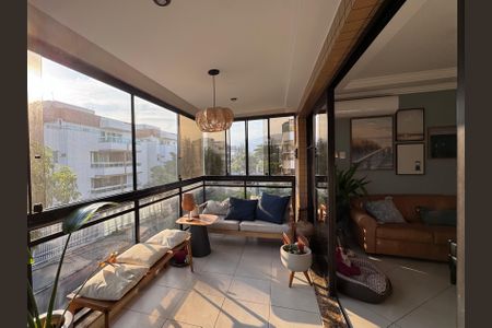 Apartamento à venda com 118m², 3 quartos e 3 vagas Apartamento à venda com 118m², 3 quartos e 3 vagasVaranda