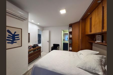 Apartamento à venda com 118m², 3 quartos e 3 vagas Apartamento à venda com 118m², 3 quartos e 3 vagasSuíte