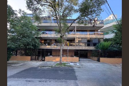 Apartamento à venda com 118m², 3 quartos e 3 vagas Apartamento à venda com 118m², 3 quartos e 3 vagasFachada