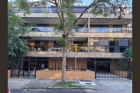 Apartamento à venda com 118m², 3 quartos e 3 vagas Apartamento à venda com 118m², 3 quartos e 3 vagasFachada