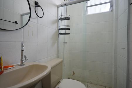 Banheiro de kitnet/studio para alugar com 1 quarto, 60m² em Coqueiros, Florianópolis