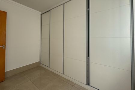 Quarto 2 de apartamento para alugar com 3 quartos, 72m² em Santo Antônio, Belo Horizonte