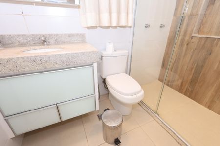 Casa de condomínio para alugar com 156m², 3 quartos e 2 vagasBanheiro do Quarto 2