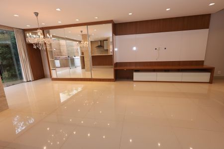 Sala de casa de condomínio para alugar com 3 quartos, 156m² em Chacaras Dona Ge, Goiânia