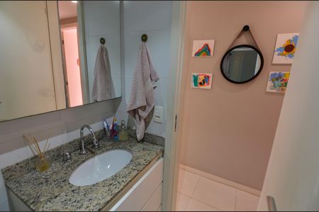 Apartamento à venda com 76m², 2 quartos e 1 vagaBanheiro Social