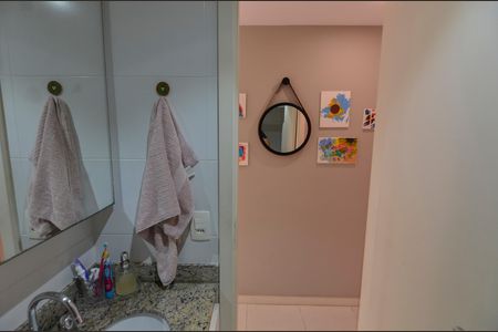 Apartamento à venda com 76m², 2 quartos e 1 vagaBanheiro Social