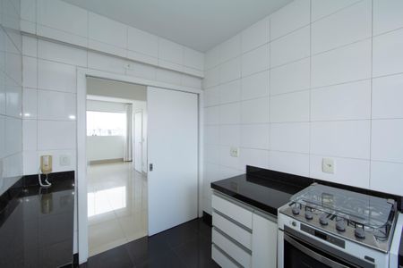 Apartamento à venda com 116m², 4 quartos e 4 vagasCOZINHA