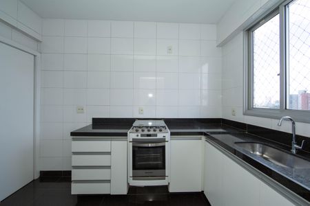 Apartamento à venda com 116m², 4 quartos e 4 vagasCOZINHA
