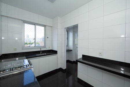 Apartamento à venda com 116m², 4 quartos e 4 vagasCOZINHA