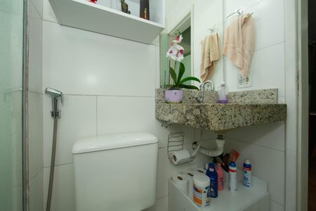 Apartamento à venda com 57m², 2 quartos e 1 vagaBANHEIRO