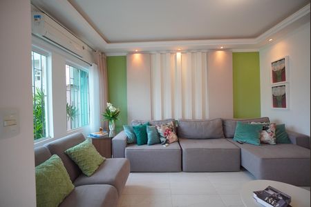 Sala de casa para alugar com 2 quartos, 210m² em Ingleses Centro, Florianópolis