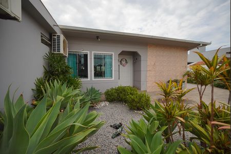 Casa para alugar com 800m², 5 quartos e 5 vagasJardim e Hall de Entrada