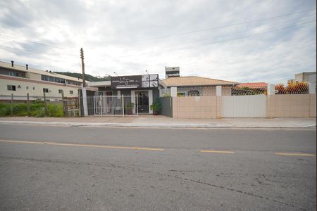 Casa para alugar com 800m², 5 quartos e 5 vagasFachada