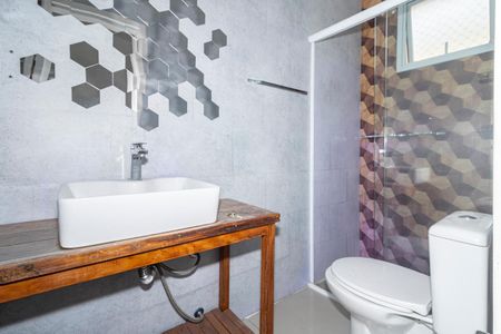 Casa de condomínio para alugar com 230m², 3 quartos e 4 vagasBanheiro 1 da Suíte