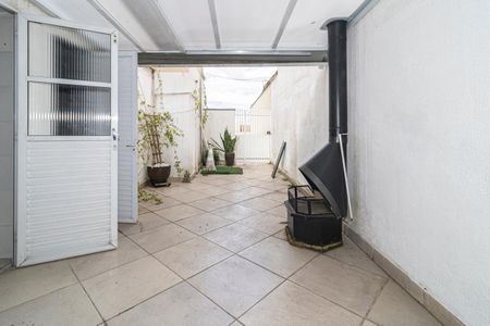 Casa de condomínio para alugar com 230m², 3 quartos e 4 vagasQuintal