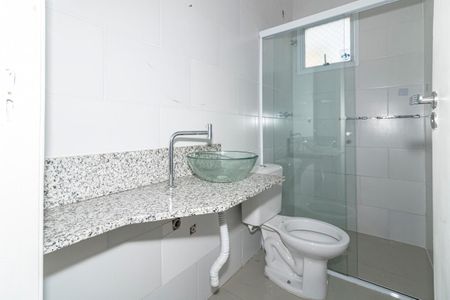 Casa de condomínio para alugar com 230m², 3 quartos e 4 vagasBanheiro Social