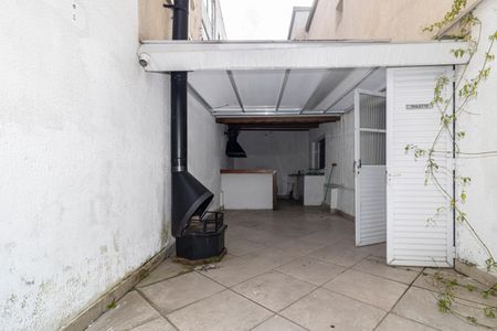 Casa de condomínio para alugar com 230m², 3 quartos e 4 vagasQuintal