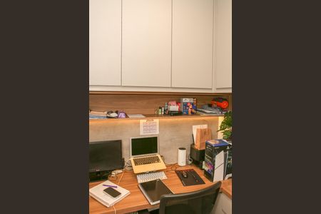 Apartamento à venda com 94m², 2 quartos e 2 vagasEscritório