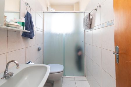 Banheiro de apartamento à venda com 1 quarto, 44m² em Centro Histórico, Porto Alegre